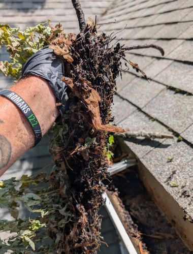 Gutter Cleaning for Kingdom Power Washing & Window Cleaning in Flushing, MI