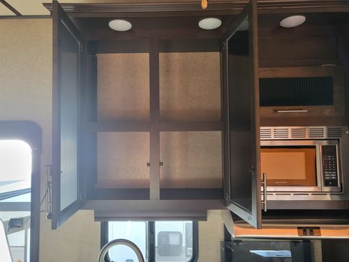 2018 Arctic Wolf 38ft for Paradise RV Rentals in Perry, GA