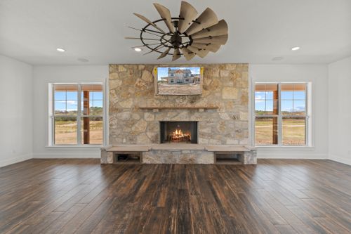 Custom Homes + Barndominium Homes for Who Can Construction in Stephenville, TX