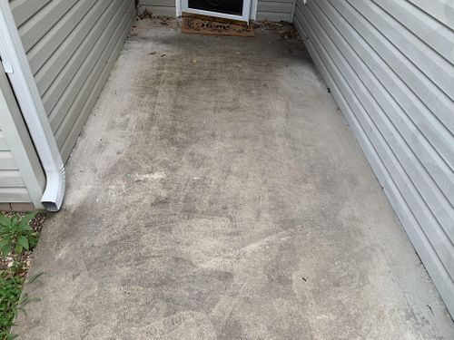 Driveway and Sidewalk Cleaning for X-Stream Pressure Washing and Roof Cleaning in Sandersville, GA