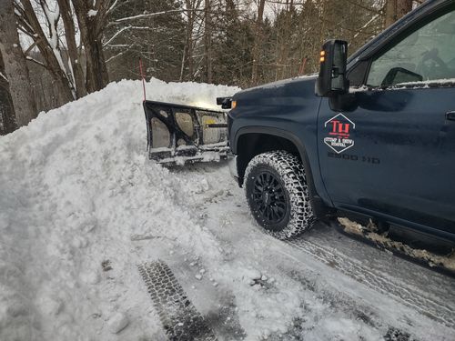 Commercial snow plowing services for TH Property Service, LLC in Manlius, NY