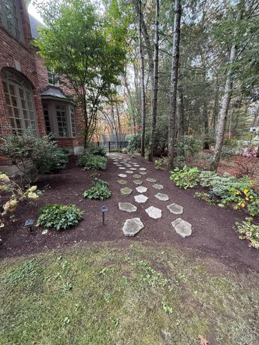 Mulch Installation for Blades of Glory LLC in Cheshire, CT