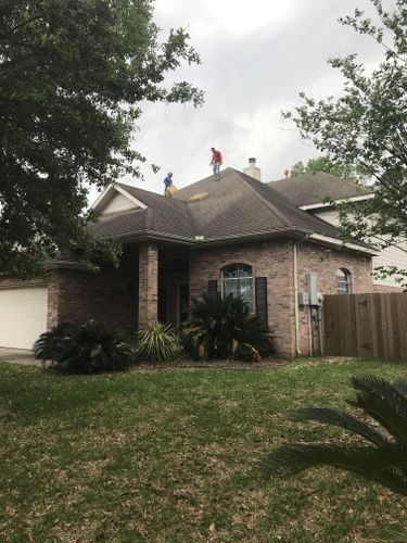 Roofer in Baytown for E & E Roofing in Baytown, TX