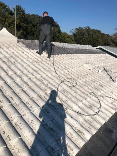  Roof & Gutter Cleaning for Chile Can LLC  in Pasco County , Fl
