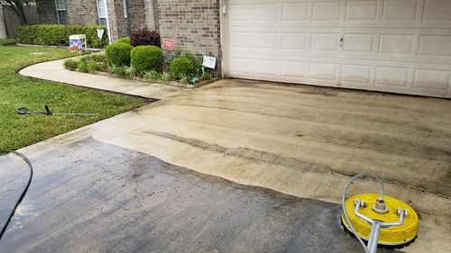 Pressure Washing & Softwashing for V Man Services LLC in Asbury Lake, FL