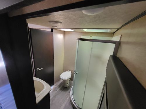 2018 Arctic Wolf 38ft for Paradise RV Rentals in Perry, GA