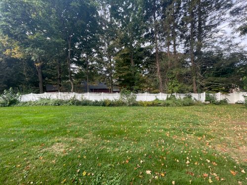 Mulch Installation for Blades of Glory LLC in Cheshire, CT