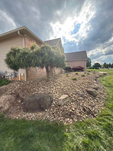 Natural Stone Hardscape for Youngstown Lawn & Patio Design in Canfield, OH