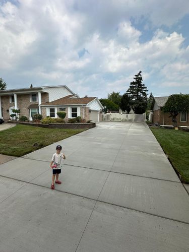 Driveways Construction  for D.R. Concrete  in Lincoln Park, MI