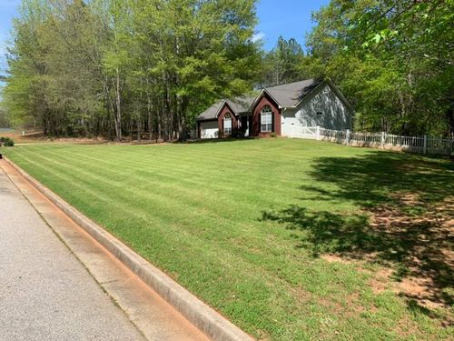 Lawn for Pinnacle Property Maintenance LLC in McDonough, GA