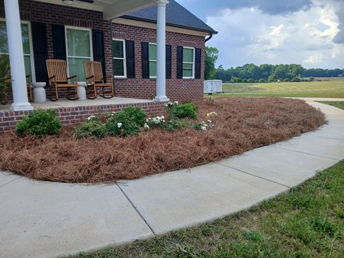 Mulch Installation for Fresh Cut Yard & Lawn Care LLC in Forsyth, GA