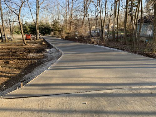 Concrete Driveways for Hellards Excavation and Concrete Services LLC in Mount Vernon, KY