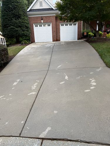 Driveway and Sidewalk Cleaning for Hanastar Pressure Washing in Chapel Hill, NC