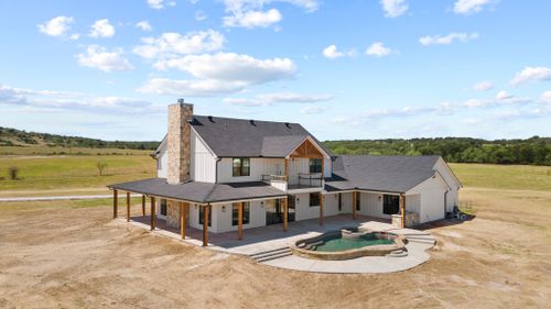 Custom Homes + Barndominium Homes for Who Can Construction in Stephenville, TX