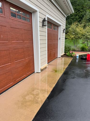 Driveway & Sidewalk Cleaning for Fresh Water Pressure Washing & Services LLC in Traverse City, MI