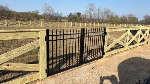 Custom Fence Design for Manning Fence, LLC in Hernando, MS