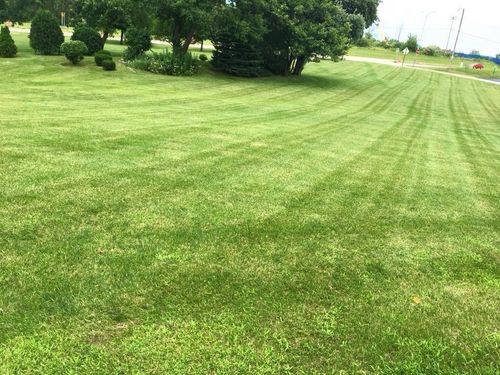 Mowing for Paradise Lawnscapes in West Bend, WI