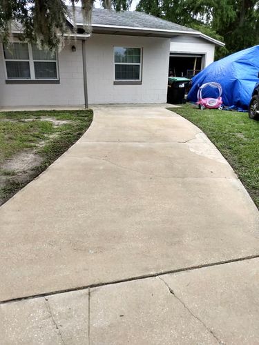 Driveway and Sidewalk Cleaning for Jonny On The Spot Pressure Washing LLC in Orlando, FL