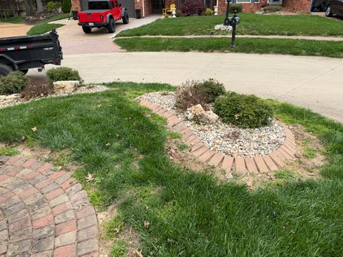 Lawn Maintenance for Mayfield Landscaping in Staunton, IL