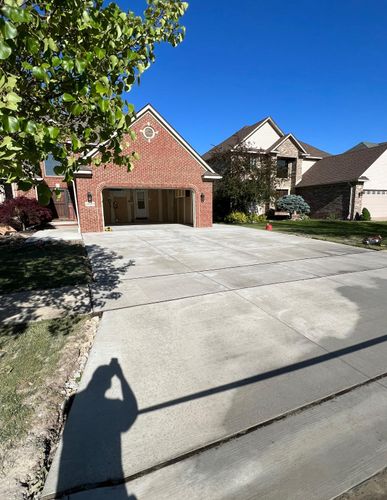 Driveways Construction  for D.R. Concrete  in Lincoln Park, MI