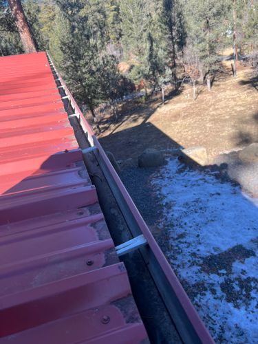 Gutter clean up for G&B Yard Service in Ruidoso Downs, NM