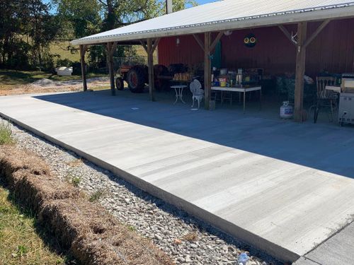 Concrete Patios for Hellards Excavation and Concrete Services LLC in Mount Vernon, KY