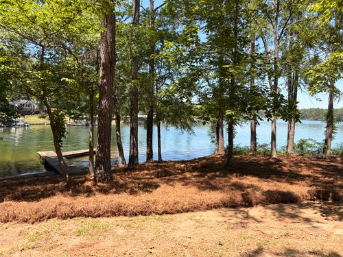Mulch Installation for Lakeside Lawncare in Cross Hill, SC