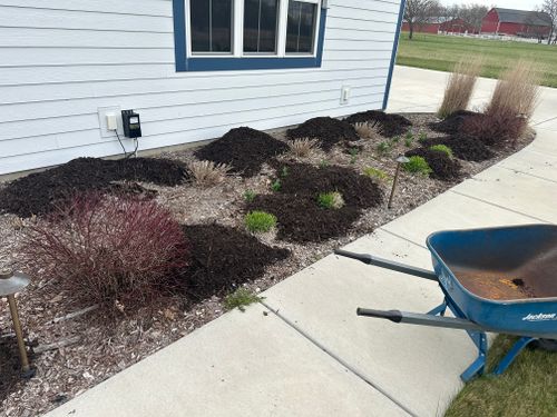 Mulch Installation for Paradise Lawnscapes in West Bend, WI