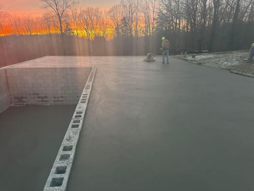 Concrete Driveways for Hellards Excavation and Concrete Services LLC in Mount Vernon, KY