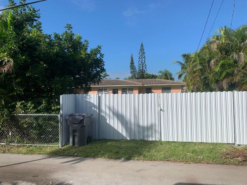 Fence & Gate Installation for Maui Fence LLC in Miami, FL