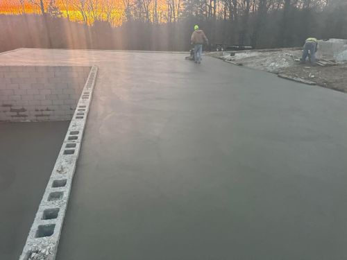 Concrete Driveways for Hellards Excavation and Concrete Services LLC in Mount Vernon, KY