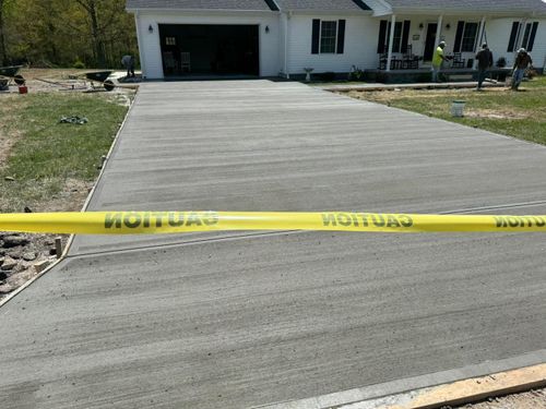 Concrete Driveways for Hellards Excavation and Concrete Services LLC in Mount Vernon, KY