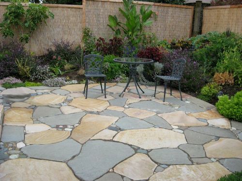 Natural Stone Hardscape for DG Stone & Landscaping Designs in DuPage County, Illinois