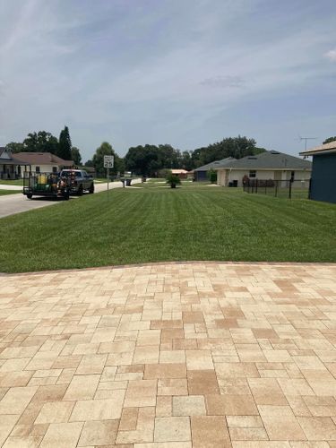 Lawn Care for Estrada All Pro Lawn Service in Auburndale, Florida