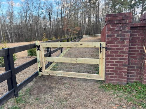 Wood Privacy for 4 In The Fire Fencing LLC in Darlington, SC