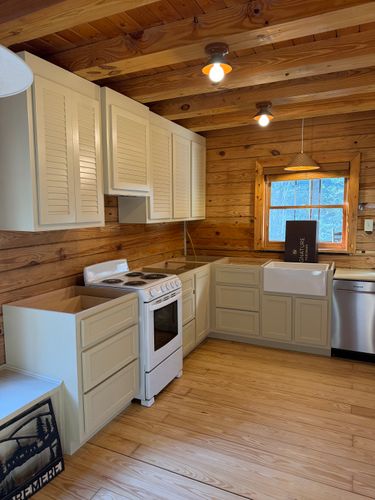 Kitchen and Cabinet Refinishing for Kingsmen Painting in Simpsonville, SC
