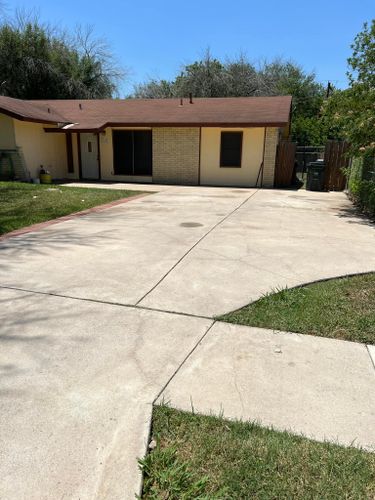 Driveway & Sidewalk Cleaning for Savage Pressure Washing in San Marcos, TX