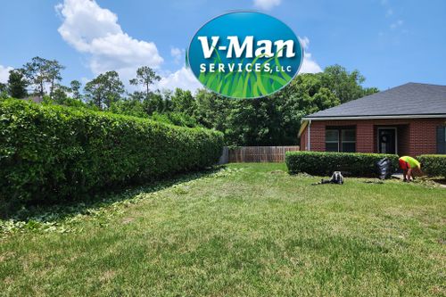 Lawn Care for V Man Services LLC in Asbury Lake, FL