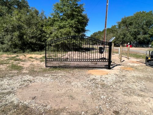 Privacy 3 Rail Fence for Pride Of Texas Fence Company in Brookshire, TX