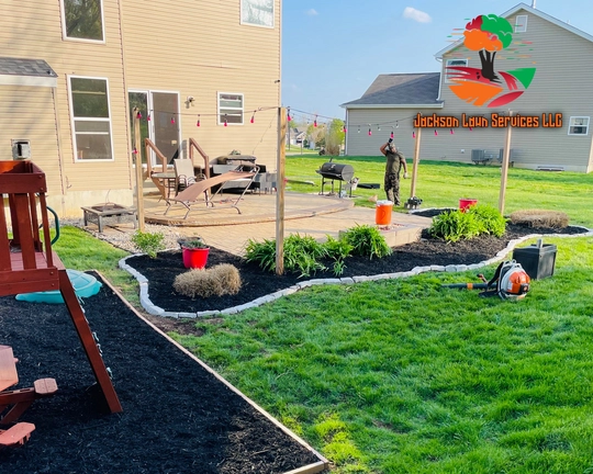 Landscaping & Hardscaping company Jackson Lawn Services LLC in Florissant , MO