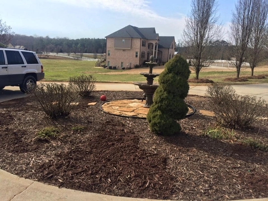Landscaping & Hardscaping company Sexton Lawn Care in Jefferson, GA