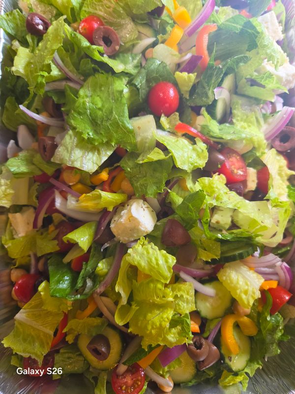Garden salad with olives, tomatoes and peppers