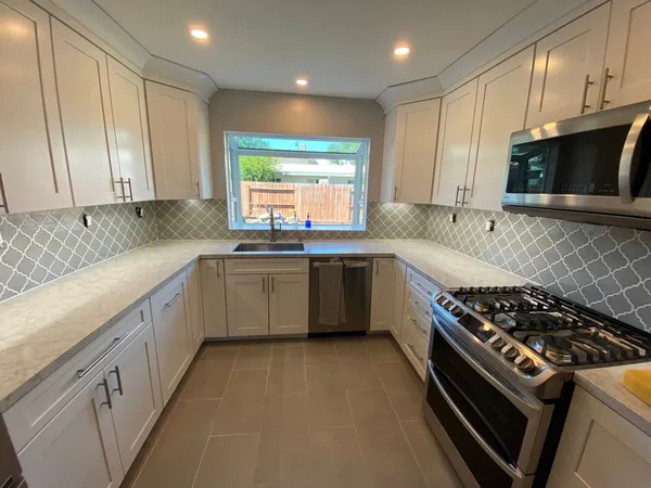 hero-photo mini tile