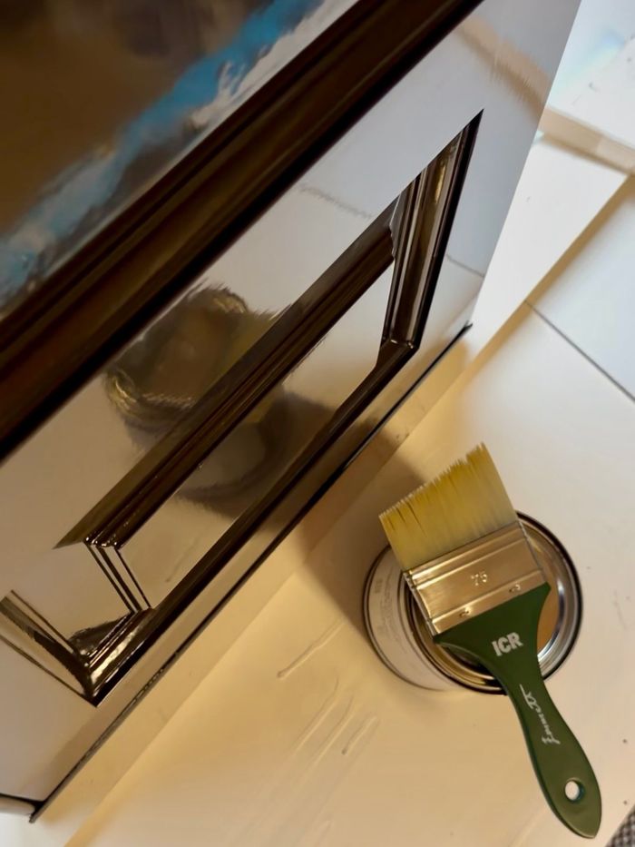 Brushing Hollandlac Satin on a door