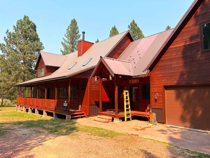 Red cedar stain on a log home in Elk, WA
