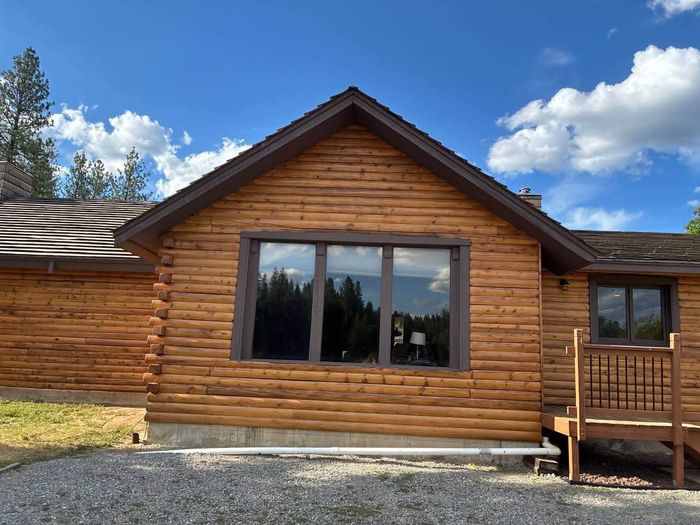 Honey cedar stain on a log home in Loon Lake, WA