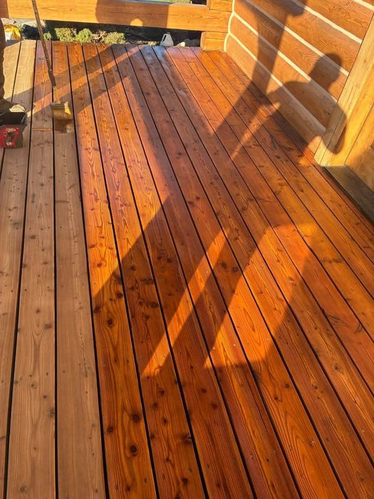 Deck staining and sanding by Chewelah Painting