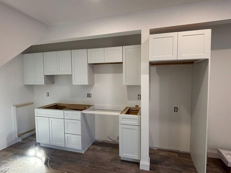 FINISH CARPENTRY & CUSTOM WORK