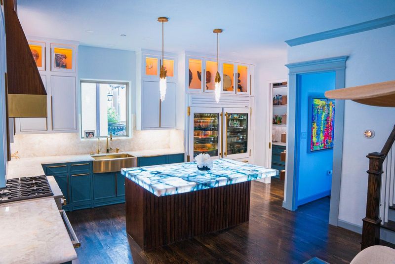 Houston Elegance: Transformative Kitchen Remodel by Luxurious Construction LLC