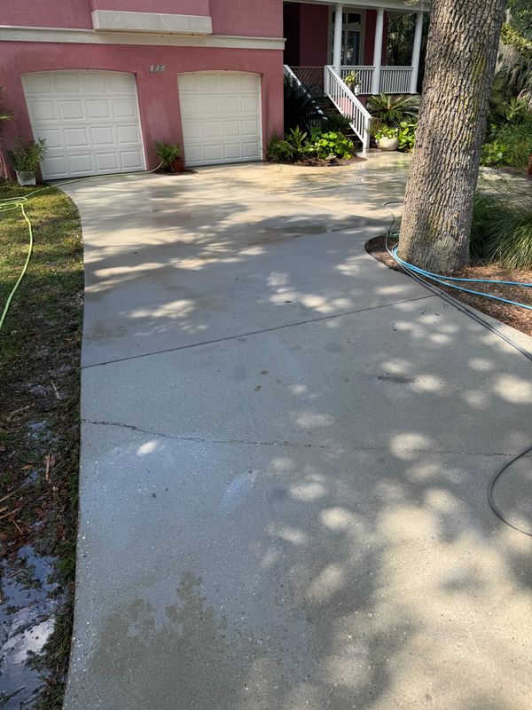 Driveway and Sidewalk Cleaning
